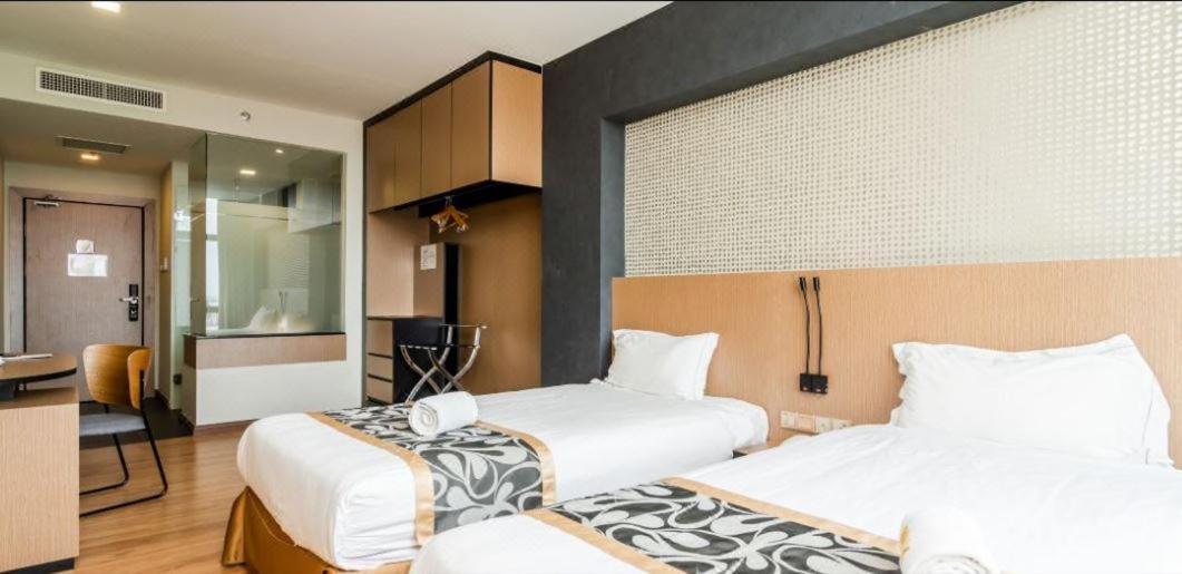 Roxy Hotel & Apartments Kuching Exterior photo