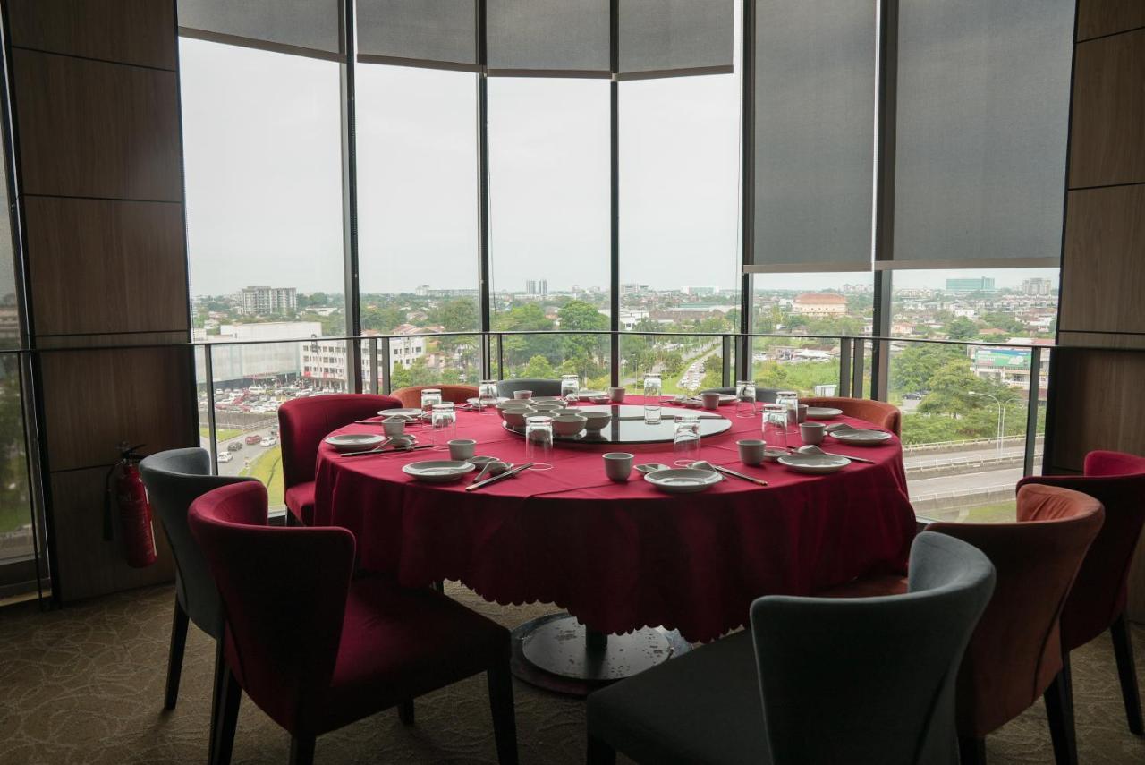 Roxy Hotel & Apartments Kuching Exterior photo