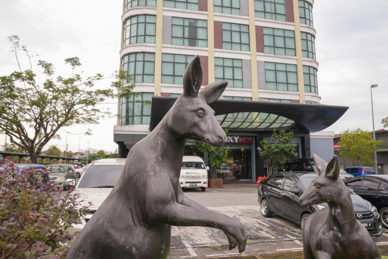 Roxy Hotel & Apartments Kuching Exterior photo